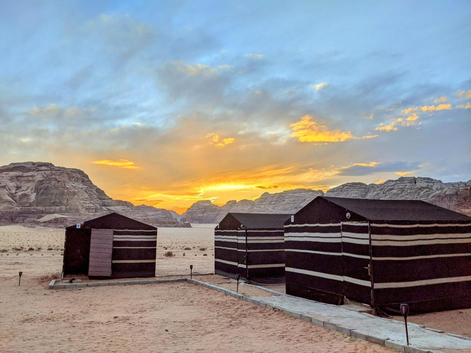 Bed and Breakfast Wadi Rum Galaxy Camp Exterior foto